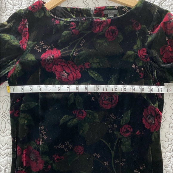 Ann Taylor Cuffed Floral Velvet Shift Dress | Size US 2 - Picture 11 of 13